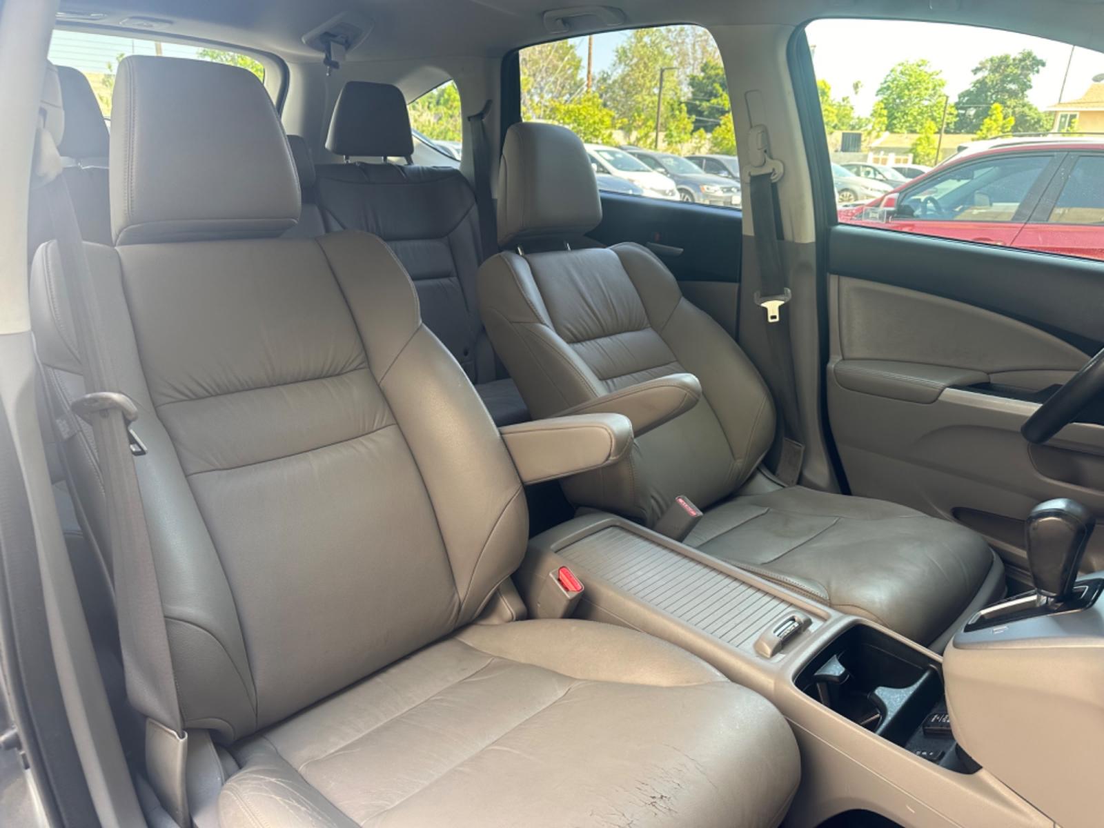 2012 Gray /Gray Honda CR-V LEATHER (2HKRM3H74CH) with an 4 Cylinder engine, Automatic transmission, located at 30 S. Berkeley Avenue, Pasadena, CA, 91107, (626) 248-7567, 34.145447, -118.109398 - Photo #31